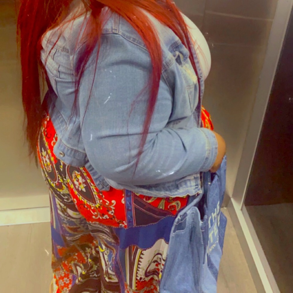 Bottoms seen in the picture